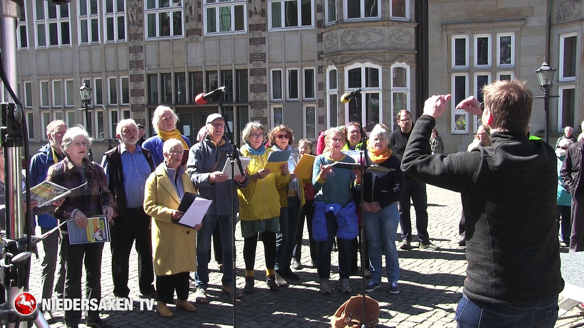 Sänger der Bremer Chorwerkstatt auf dem Bremer Marktplatz