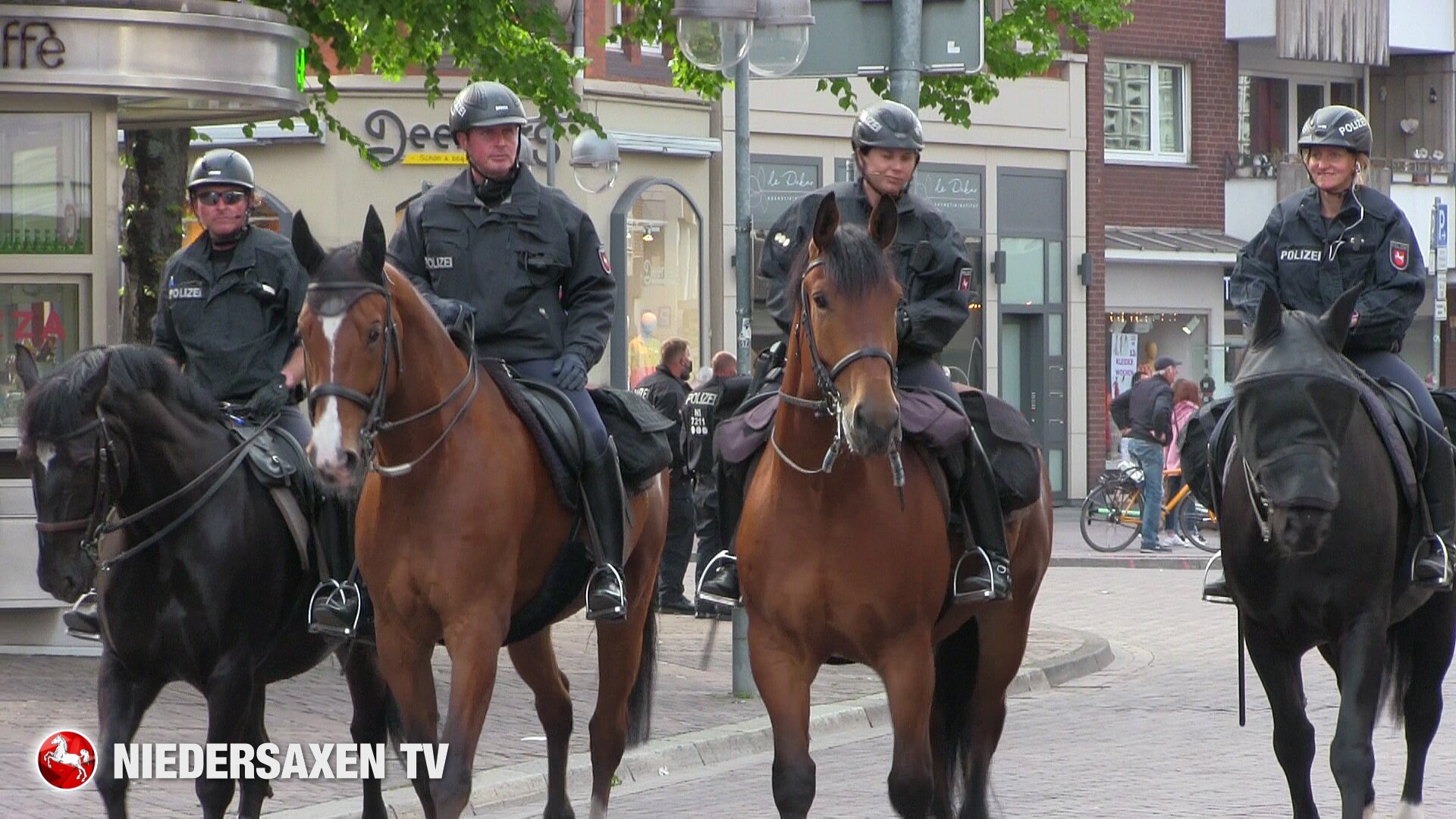 Reiterstaffel der Polizei beim Einsatz in Hannover