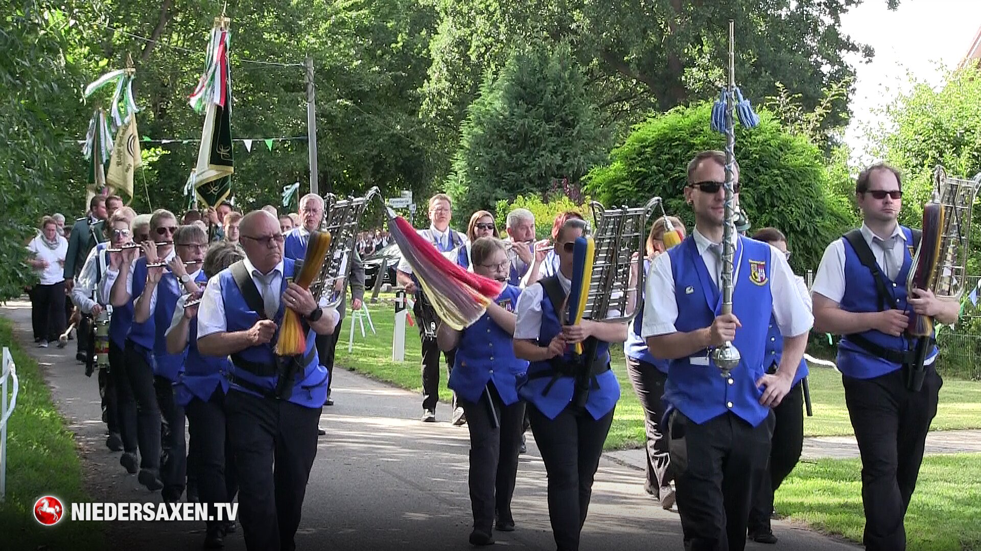 Nienburger Spielmannszug in Kleinenborstel beim Schützenfest