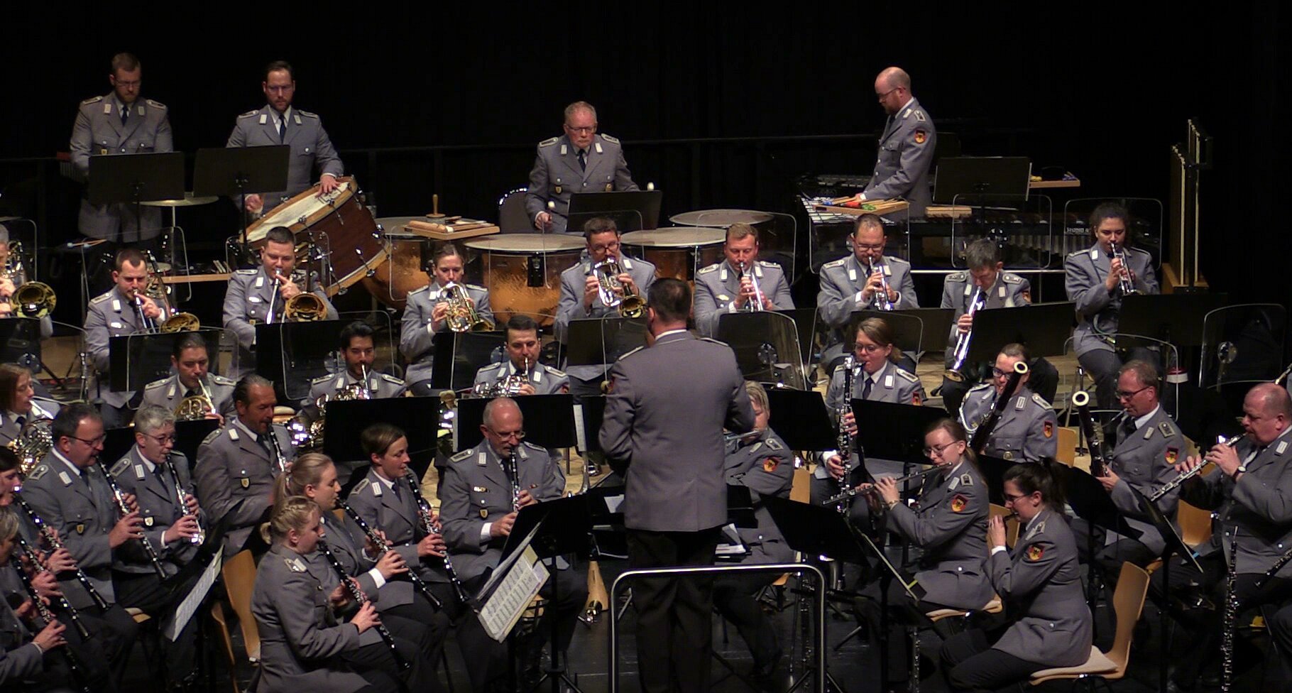 Benefizkonzert vom Heeresmusikkorps Hannover in Nienburg Benefizkonzert vom Heeresmusikkorps Hannover in Nienburg