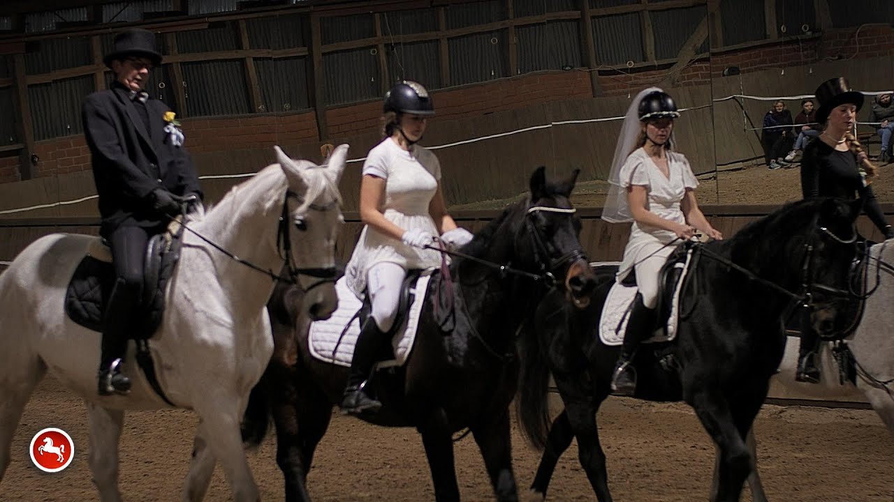 37. Flutlichtreiten auf Wikners Hof in Bruchhausen-Vilsen